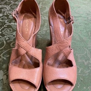 Crown by born leather shoes, women’s size 8.
